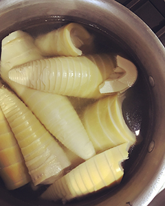 今回、届いたこだわり旬食材は栃木県粟野産朝どりたけのこ。